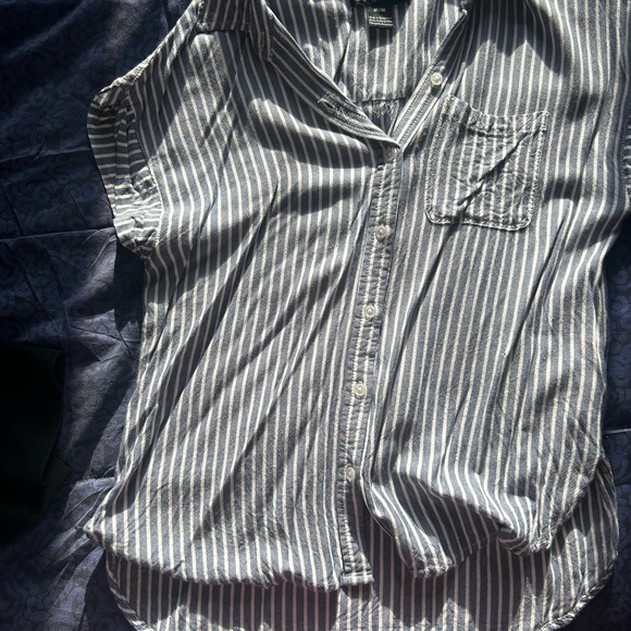 Jordache short sleeve striped shirt. Size medium - Picture 2 of 5